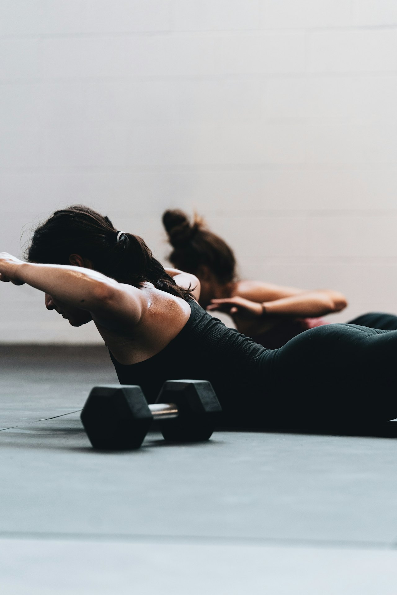 Pessoa treinando força para preservar massa muscular durante o emagrecimento