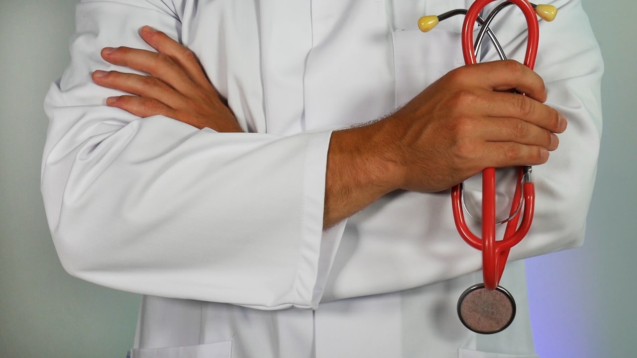Consulta médica para avaliação da tireoide