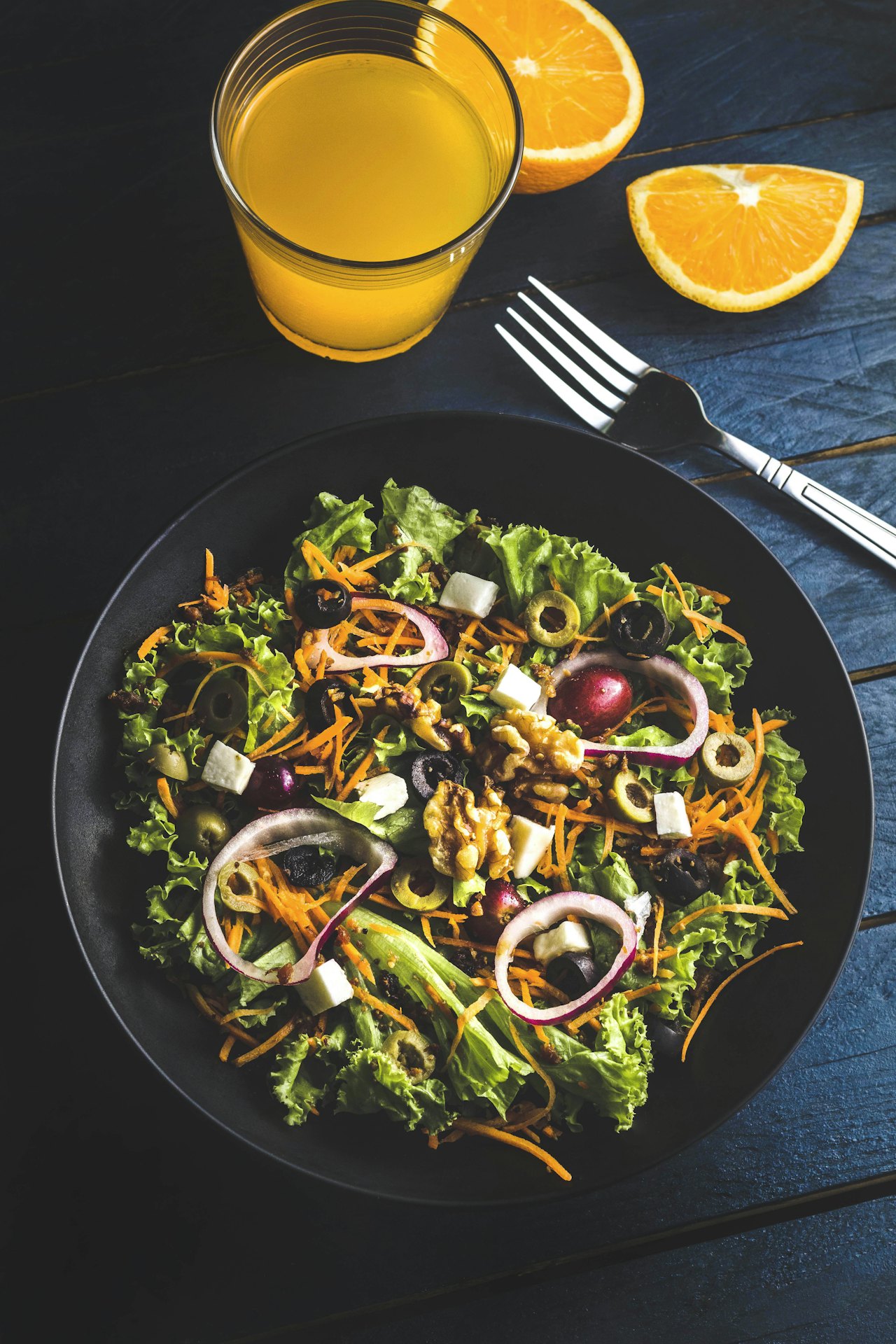 Refeição rica em proteína, vegetais e fibras